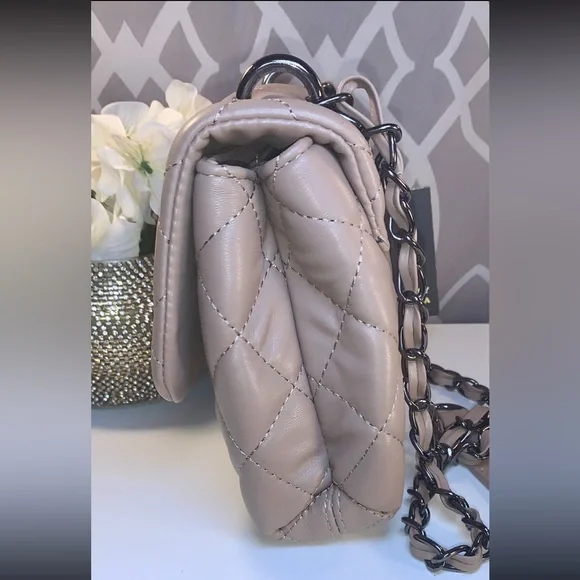 SOLD NWT Badgley Mischka Quilted Messenger Vegan Leather bag  in Taupe - Picture 8 of 14